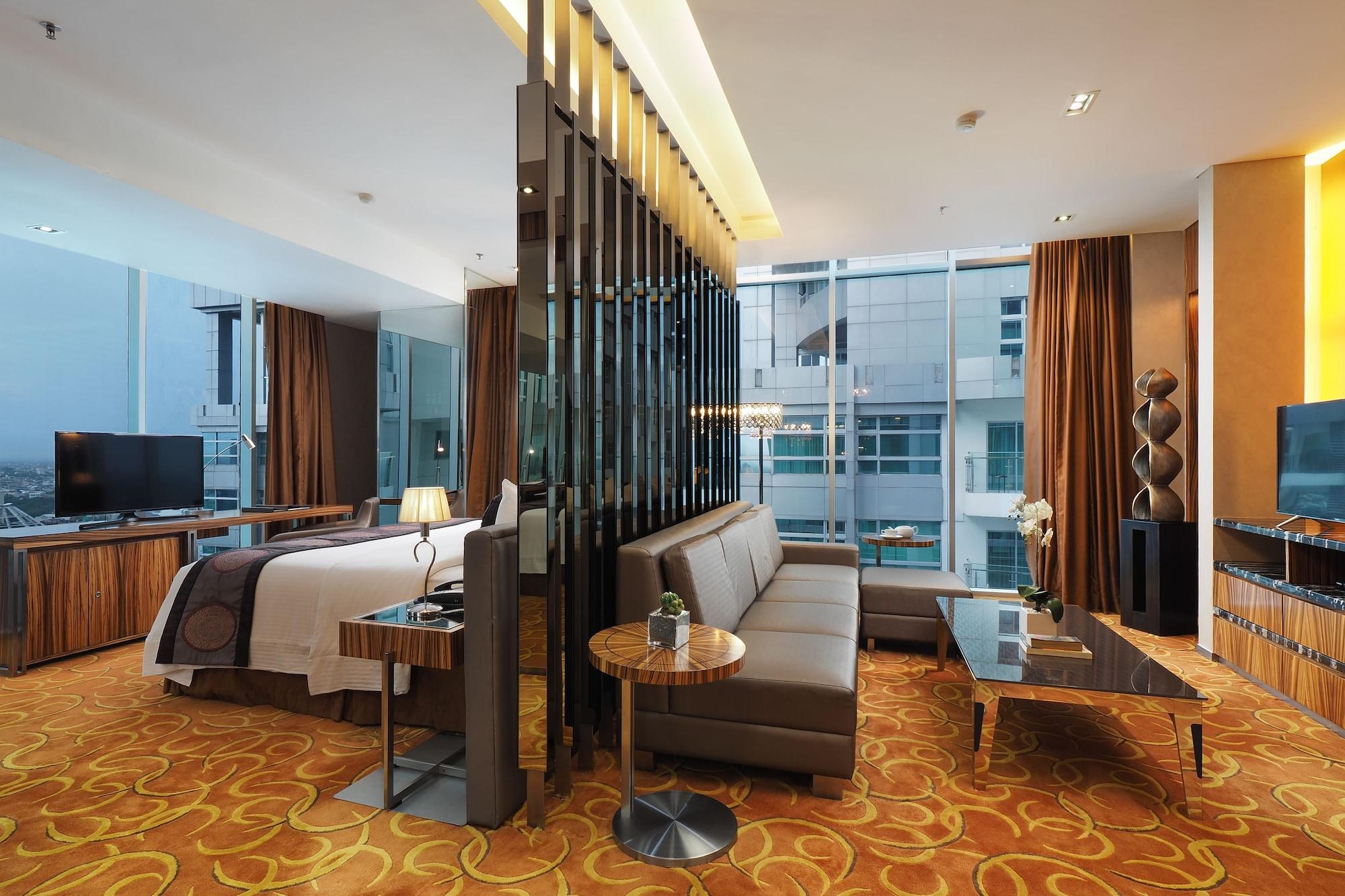 Cambridge Hotel Medan Exterior photo
