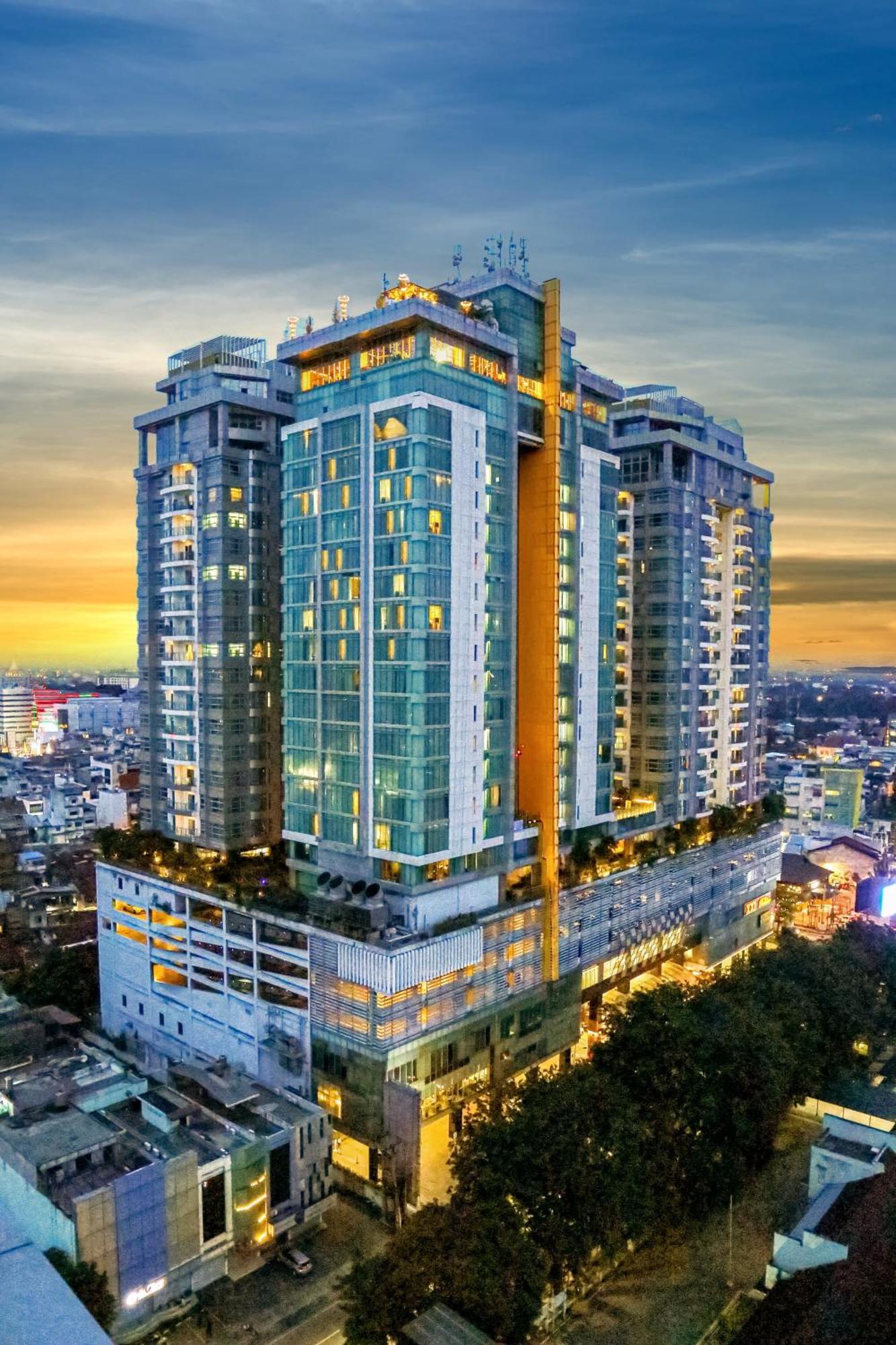 Cambridge Hotel Medan Exterior photo