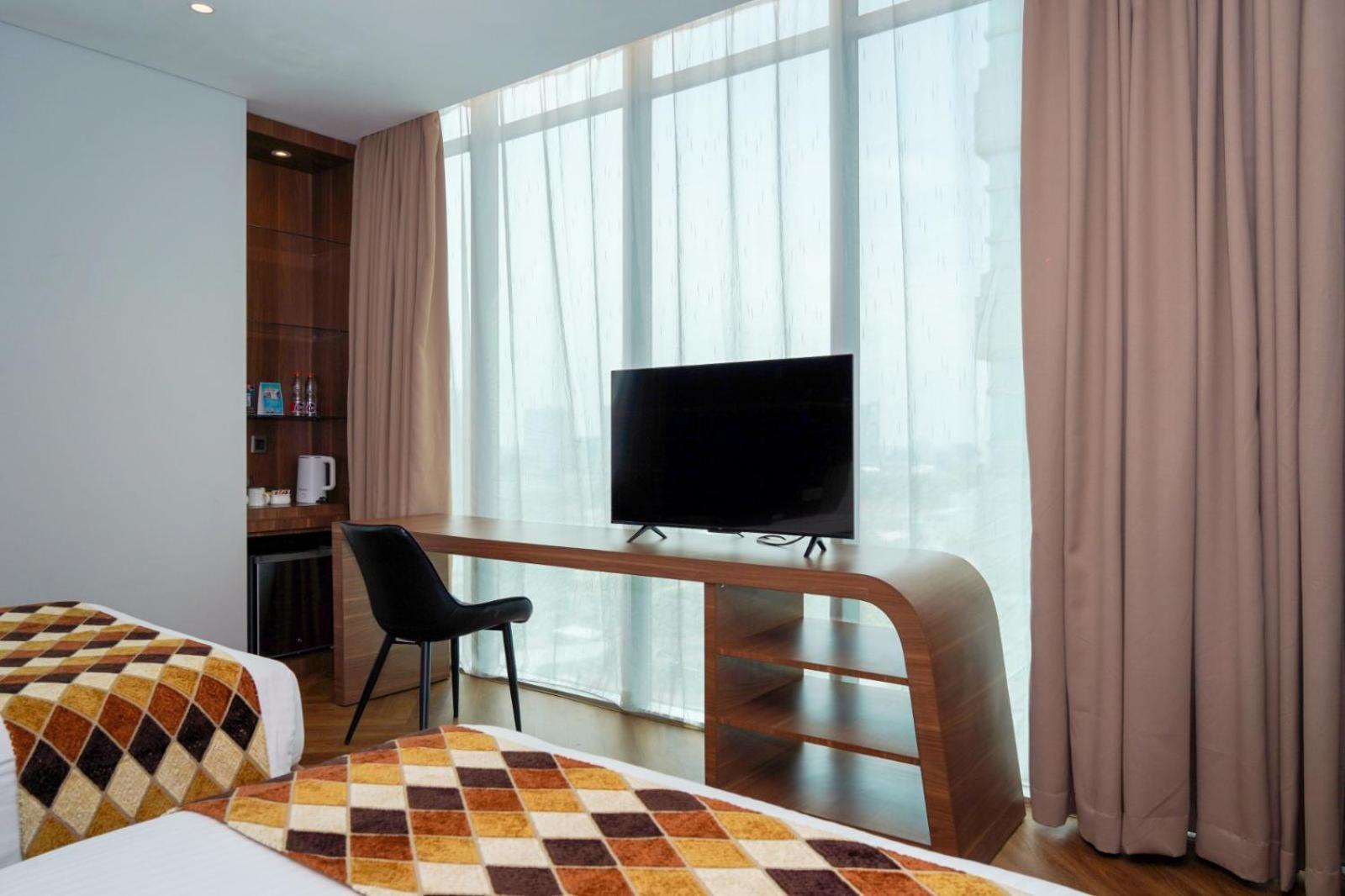 Cambridge Hotel Medan Exterior photo