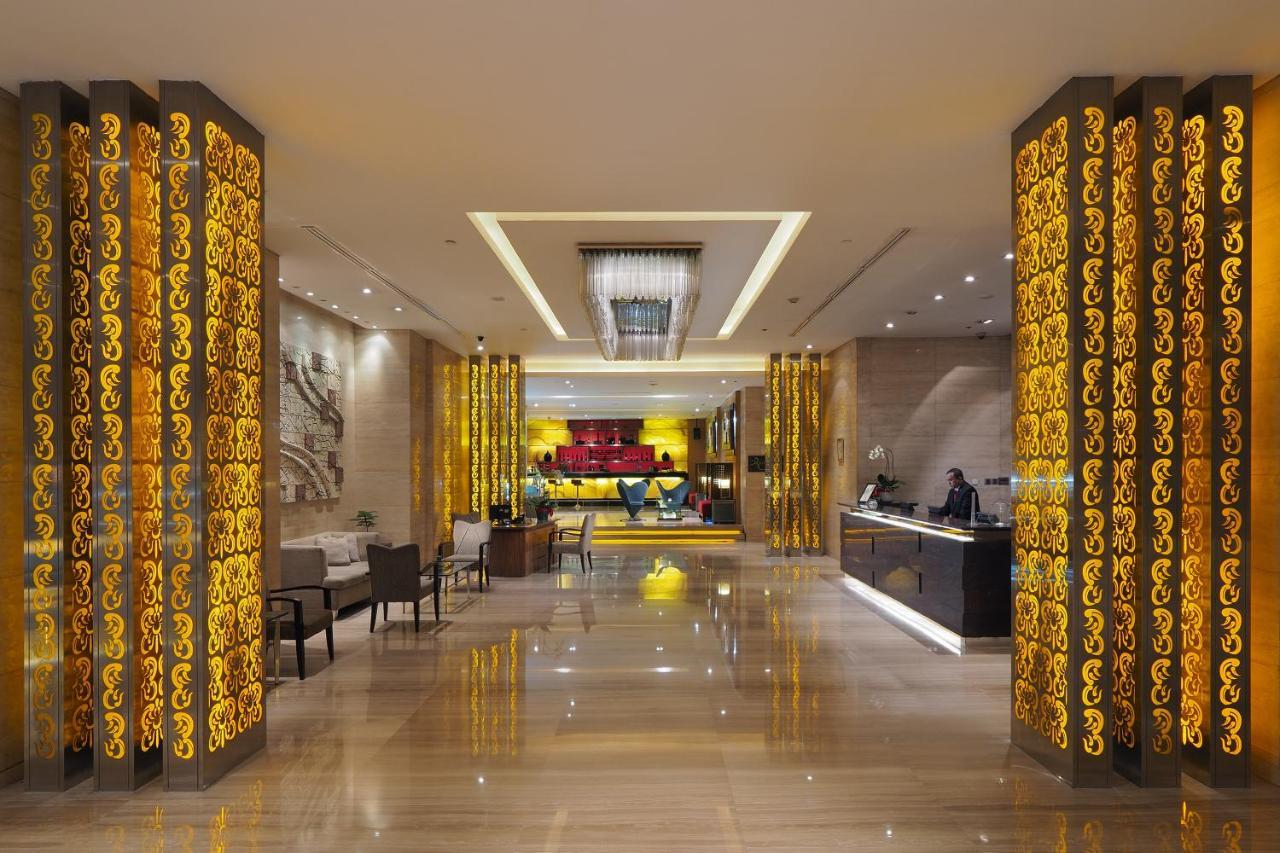 Cambridge Hotel Medan Exterior photo