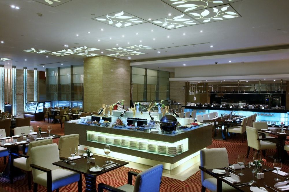 Cambridge Hotel Medan Exterior photo