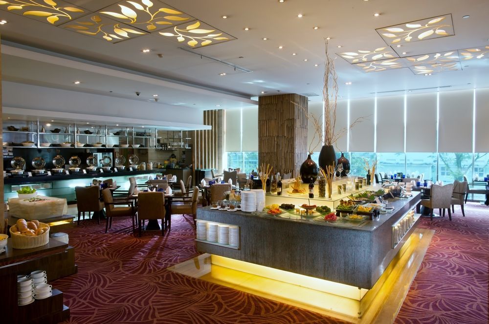 Cambridge Hotel Medan Exterior photo